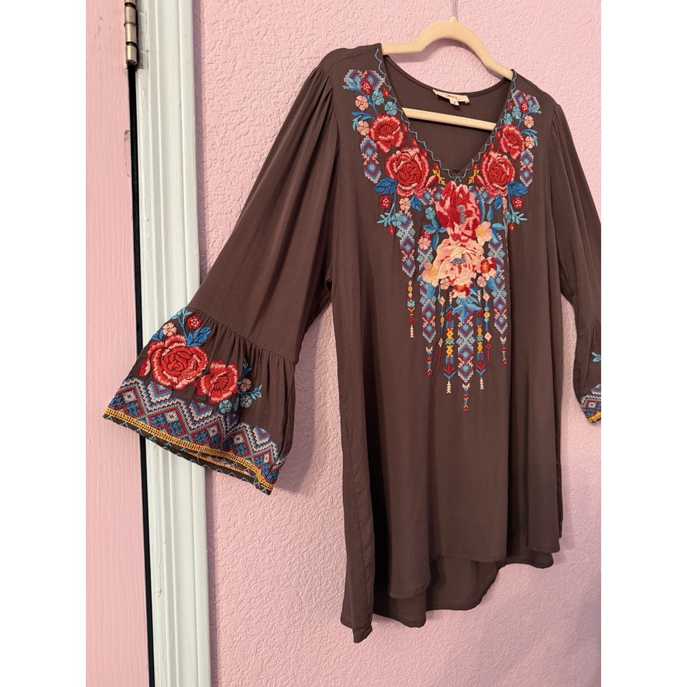 Andre by Unit Floral Embroidered Blouse Top Size L Bell Sleeve Tunic Artsy Boho